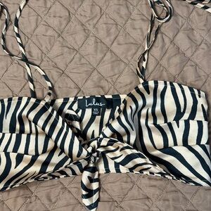 Lulu's Zebra-Print Tie-Front Crop Top in Black and Cream